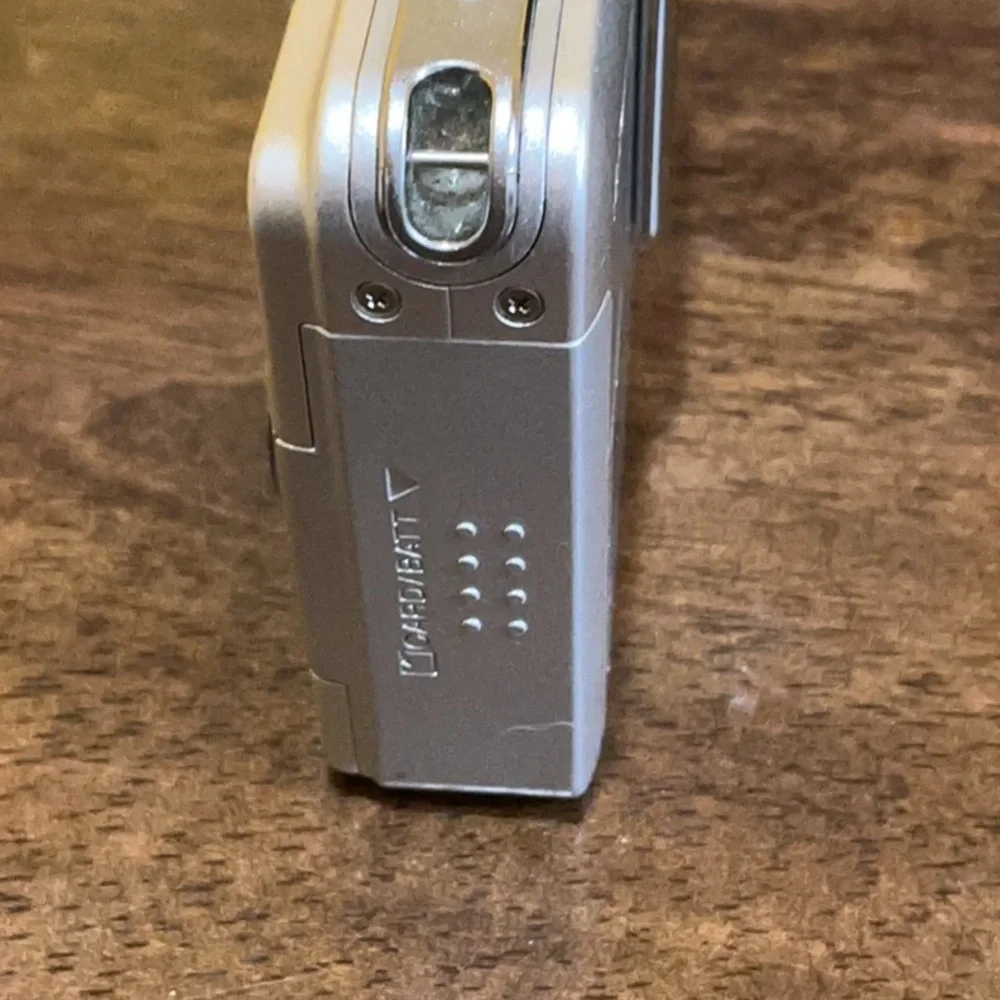 Nikon  Coolpic S2 Digital CameraGreat . Condition. .  5.1   Digital  Japan